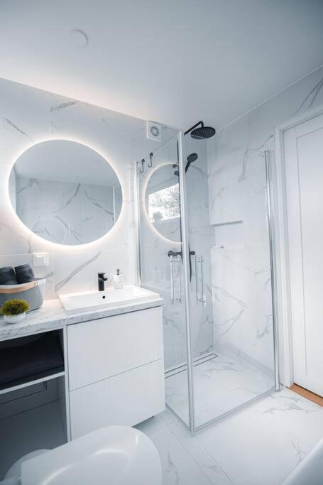 New Luxury 3Br Apartment In Old Town, Free Parking Hapsal Exteriör bild